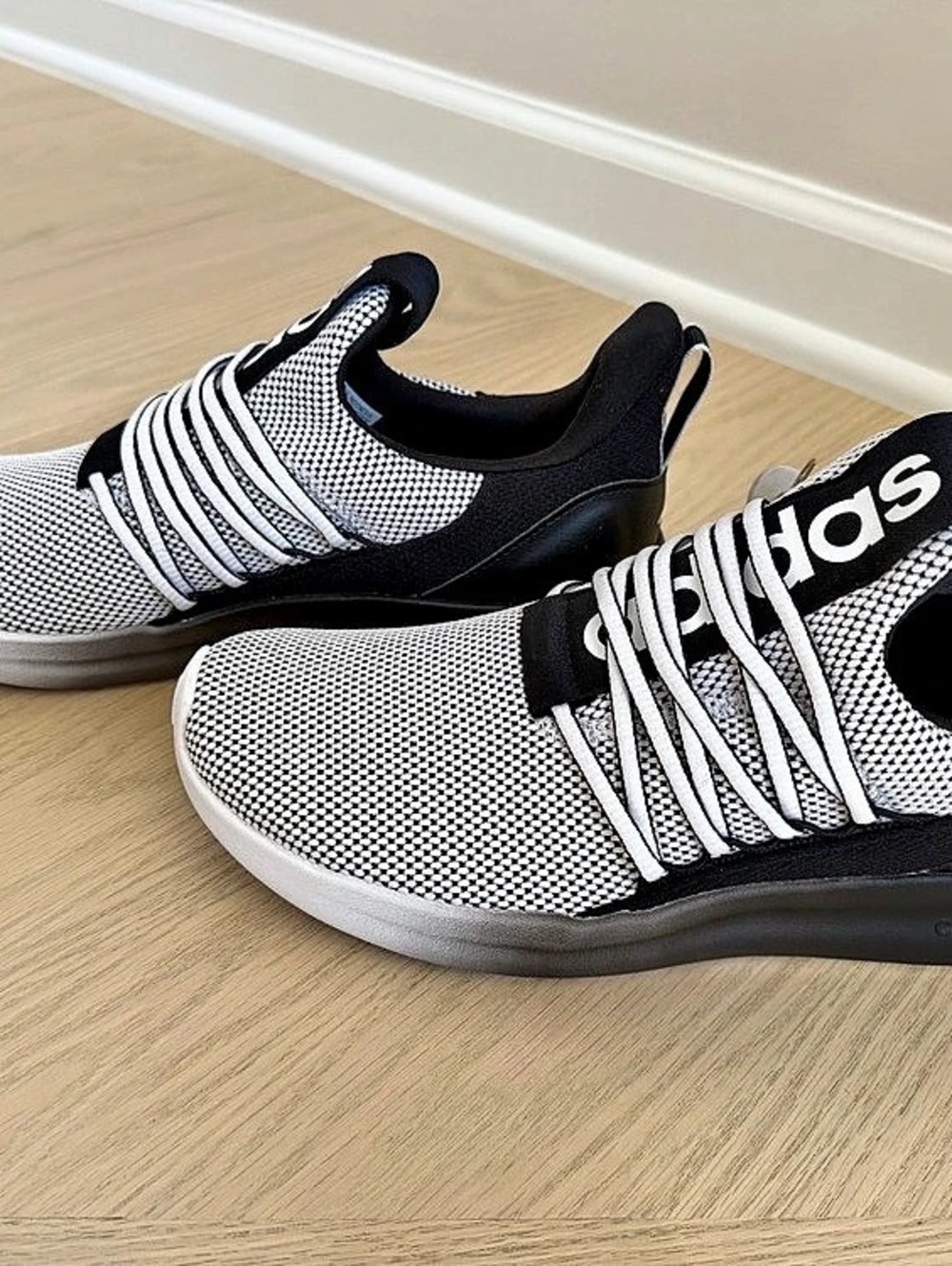 Brand new adidas Lite Racer Adapt 7.0 Athletic Shoes Black & White US 10 NWT